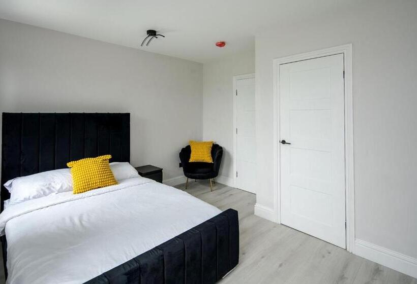 Пансион Commonside Luxury