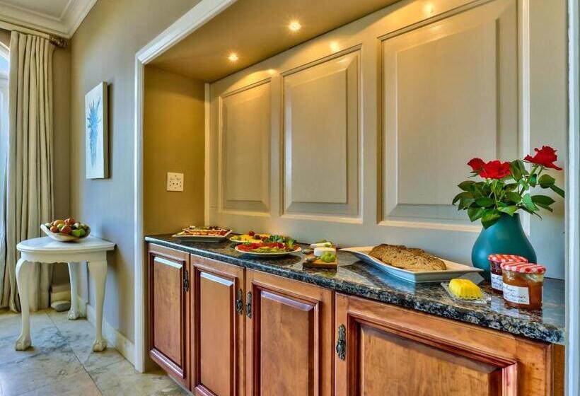 פנסיון Devonport House   Constantia