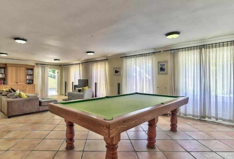 פנסיון Devonport House   Constantia