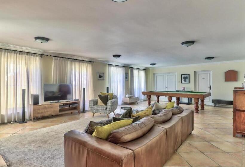 פנסיון Devonport House   Constantia