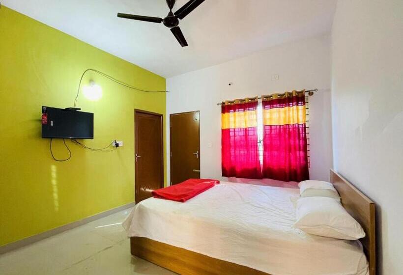 פנסיון Dhruva Service Apartment