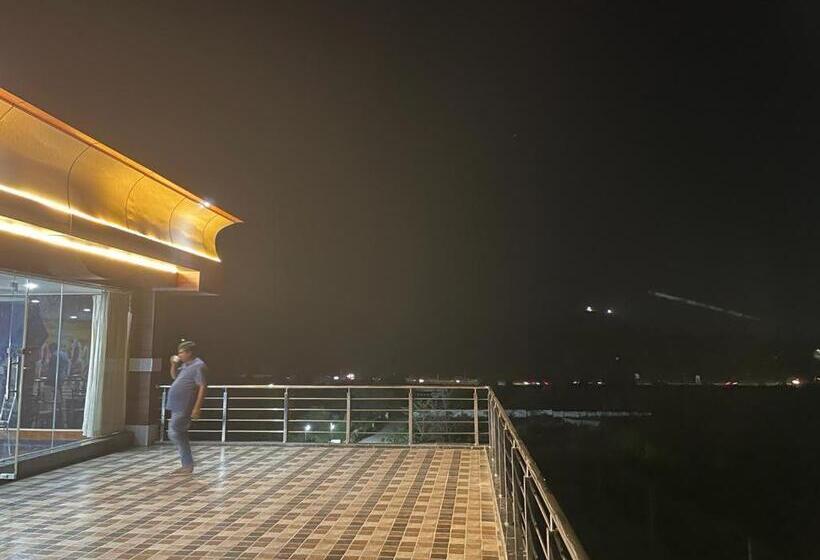 פנסיון Dhruva Service Apartment