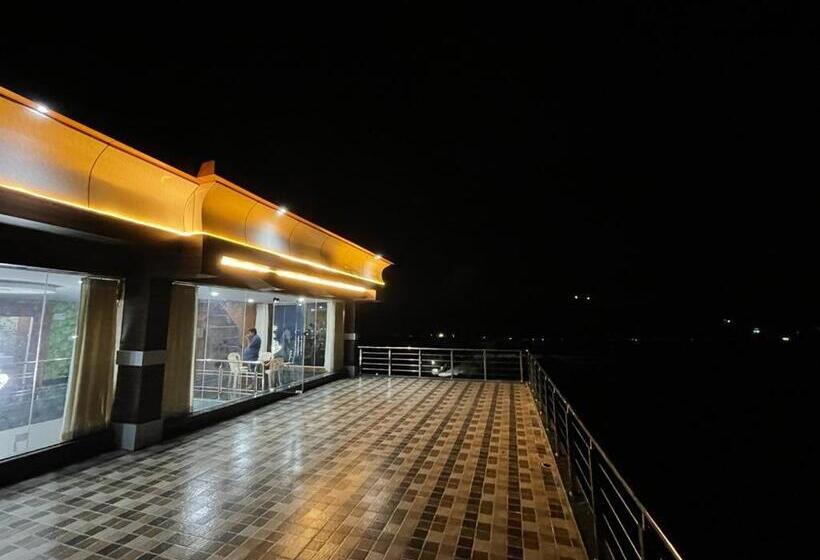 פנסיון Dhruva Service Apartment