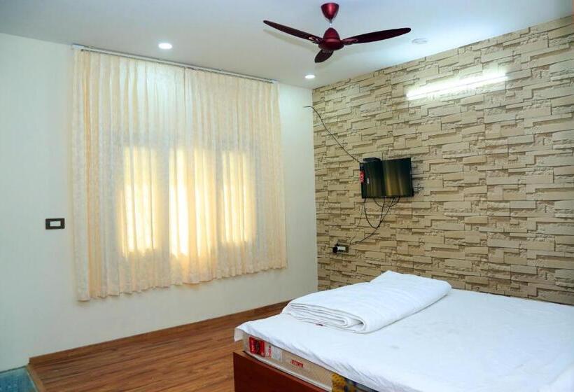 פנסיון Dhruva Service Apartment