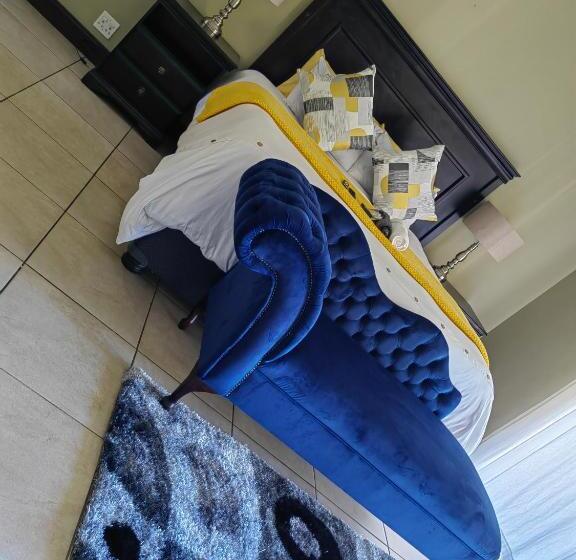 פנסיון Emfuleni Hilton Guest House