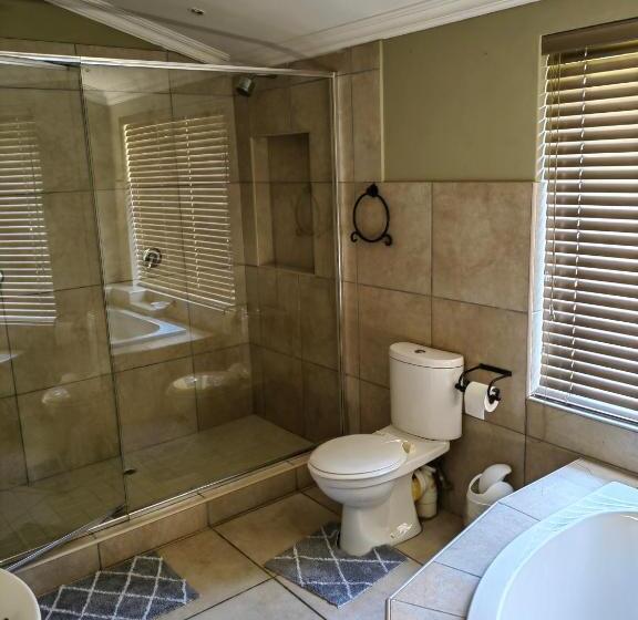 פנסיון Emfuleni Hilton Guest House