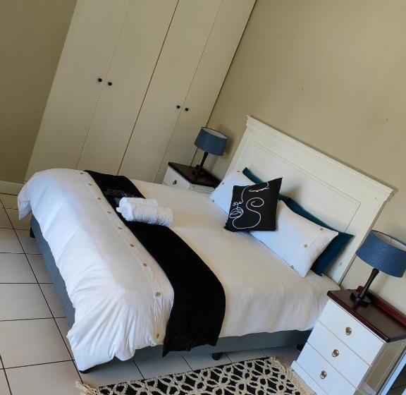 פנסיון Emfuleni Hilton Guest House