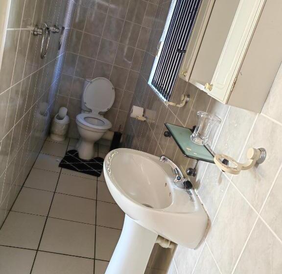 פנסיון Emfuleni Hilton Guest House