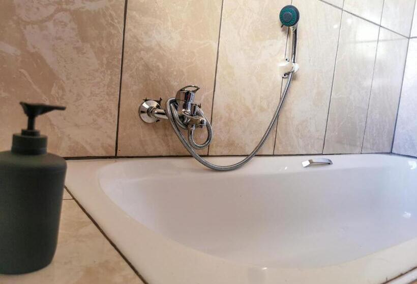 ペンション Genesis Guesthouze