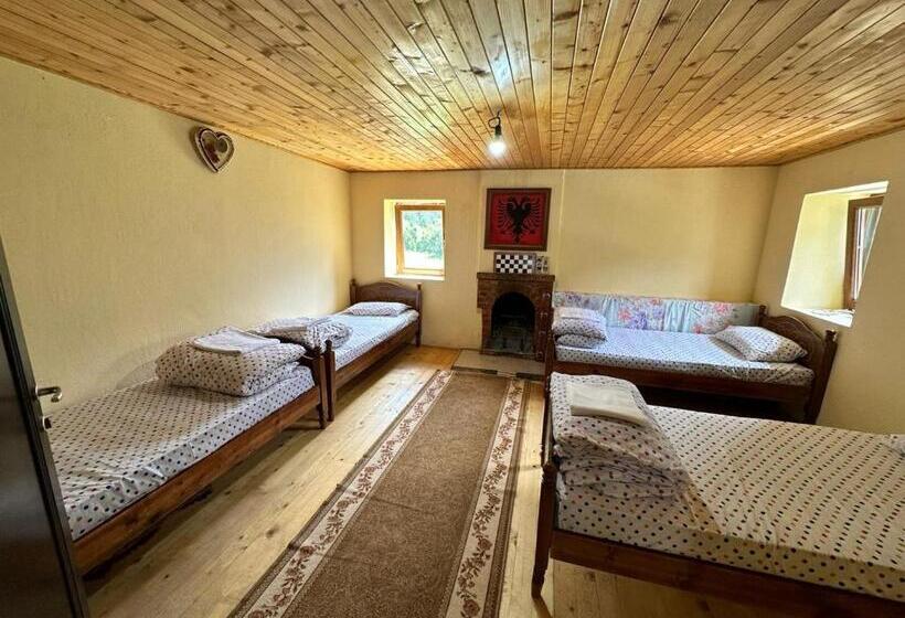 بنسيون Guest House Kukaj Bed & Breakfast