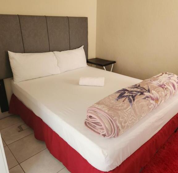 펜션 Hunters Nest Guest House Mafikeng