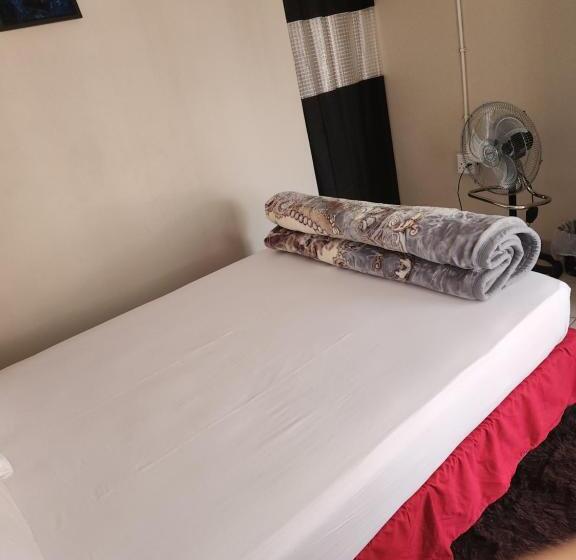 펜션 Hunters Nest Guest House Mafikeng