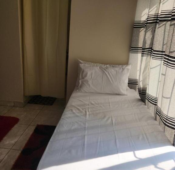 펜션 Hunters Nest Guest House Mafikeng