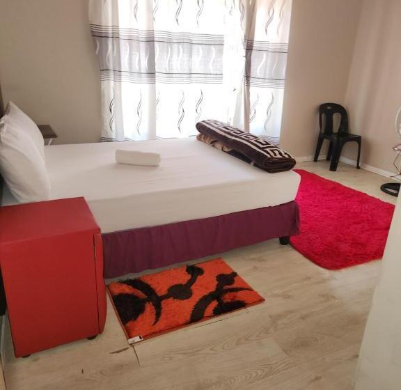 ペンション Hunters Nest Guest House Mafikeng