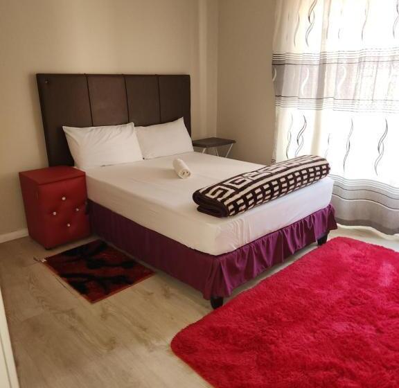 펜션 Hunters Nest Guest House Mafikeng