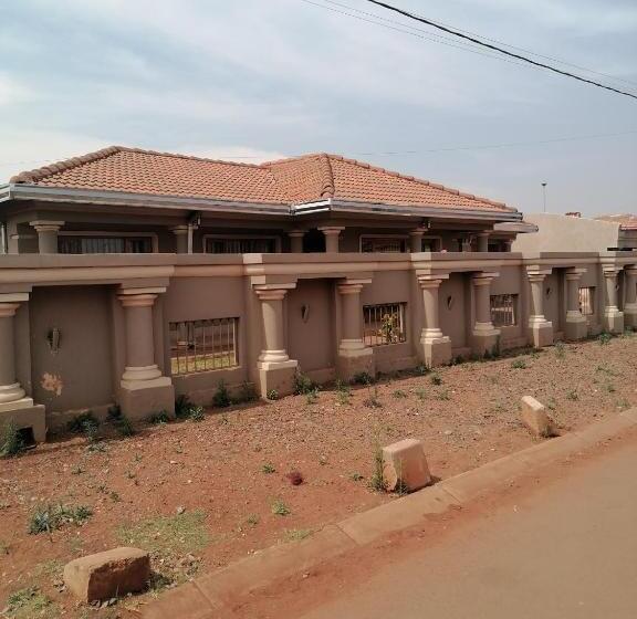 ペンション Kathorus Short Term Rentals