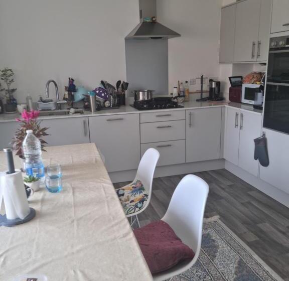 ペンション Large Room With Flat Tv Netflix