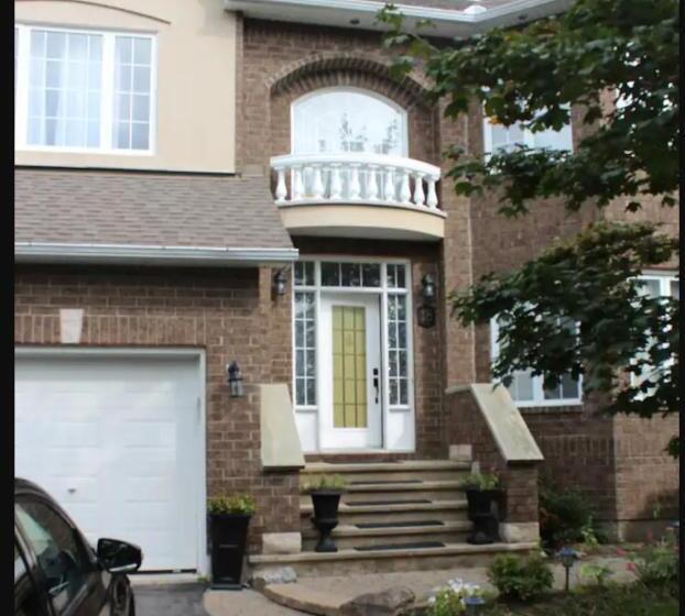 بنسيون Leila`s Place Basement Apartment In Private Home