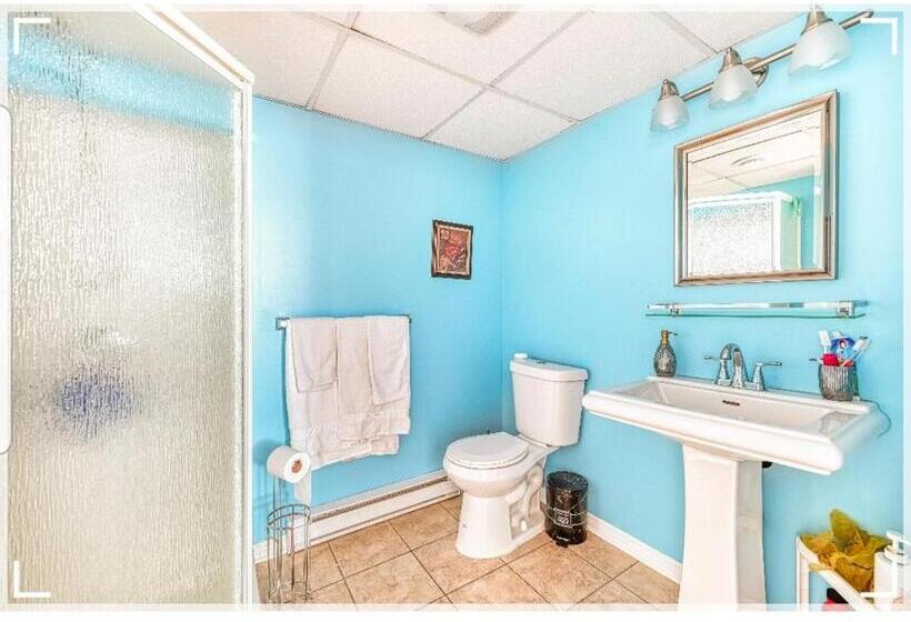 بنسيون Leila`s Place Basement Apartment In Private Home