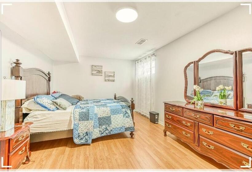 بنسيون Leila`s Place Basement Apartment In Private Home