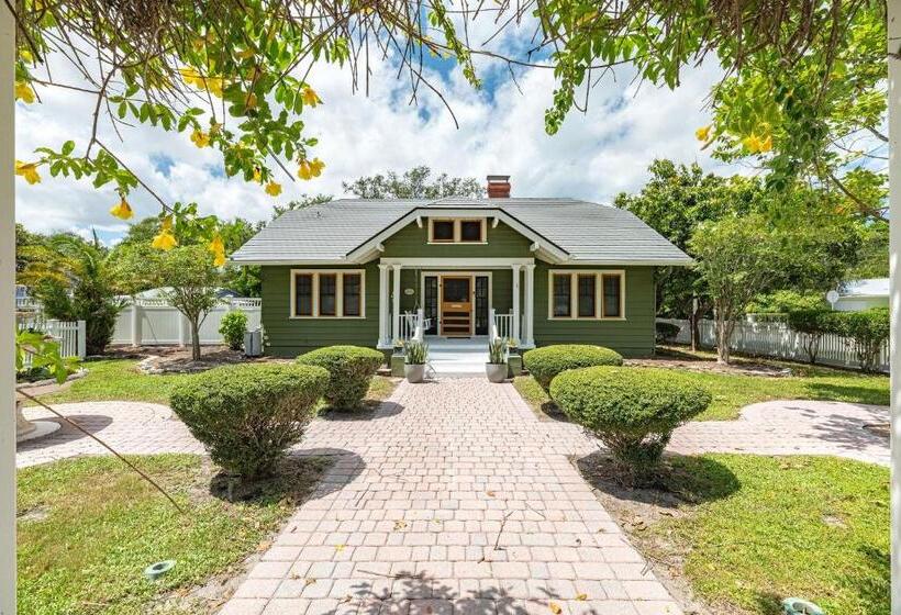 بنسيون Noi Nest Home + Pool + Suites