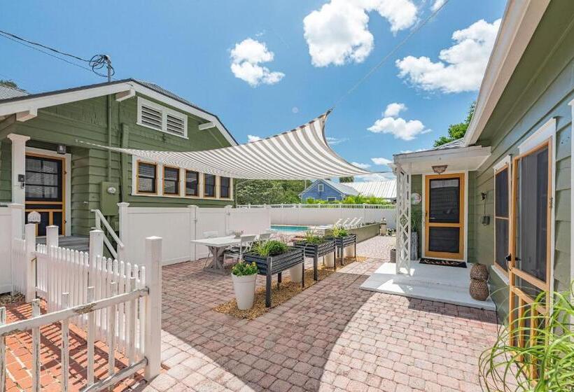 بنسيون Noi Nest Home + Pool + Suites