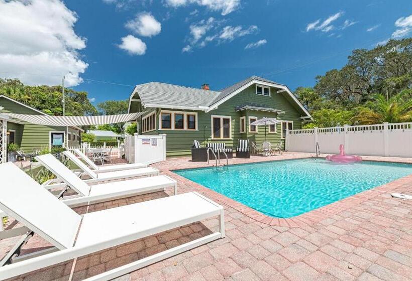 بنسيون Noi Nest Home + Pool + Suites