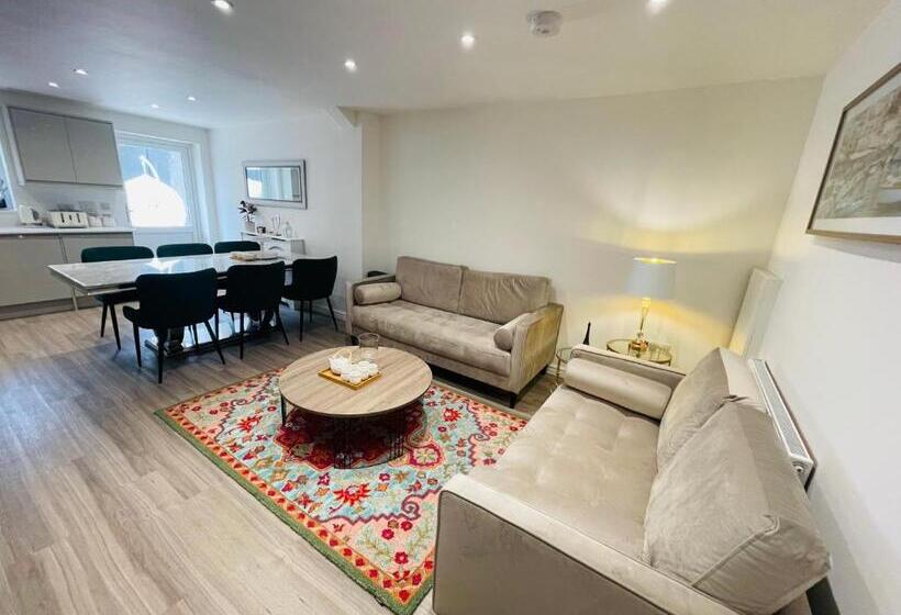 Пансион Riverside Double Room Garden View E14