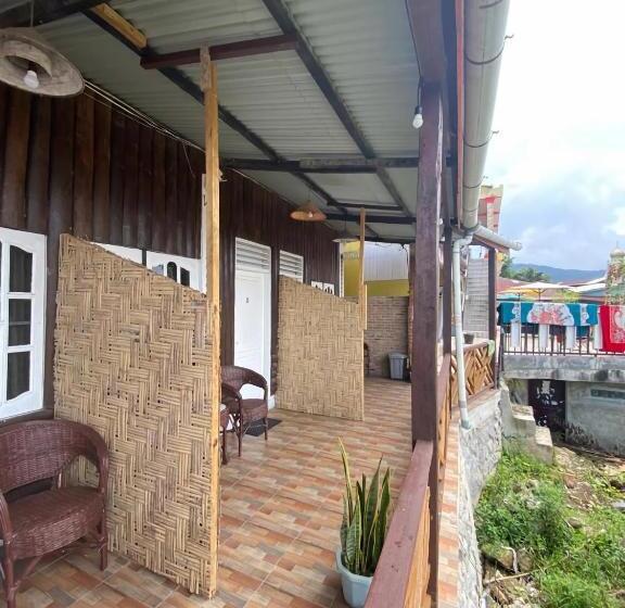 پانسیون Ron S Guest House Berastagi Backpacker Rooms