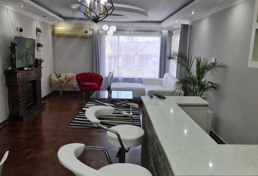 ペンション Suprime Hotels And Conference