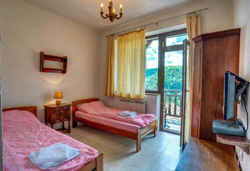 بنسيون The Pine Levochevo   Guesthouse And Coworking Space
