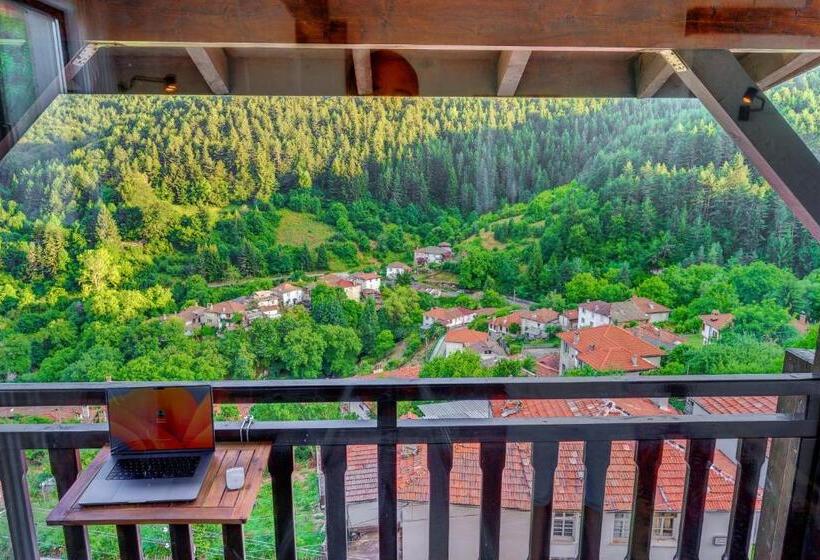 פנסיון The Pine Levochevo   Guesthouse And Coworking Space