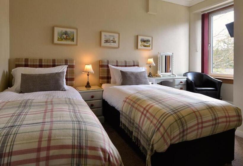 بنسيون The Poplars Guest House