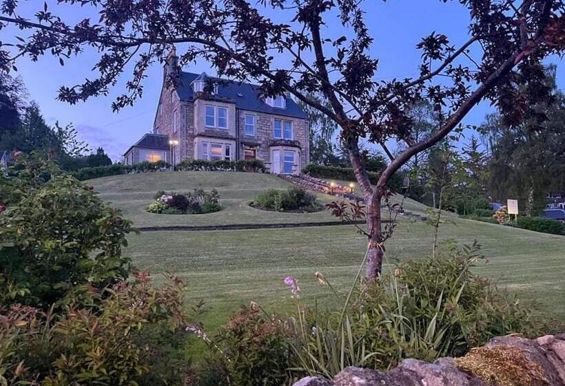 بنسيون The Poplars Guest House