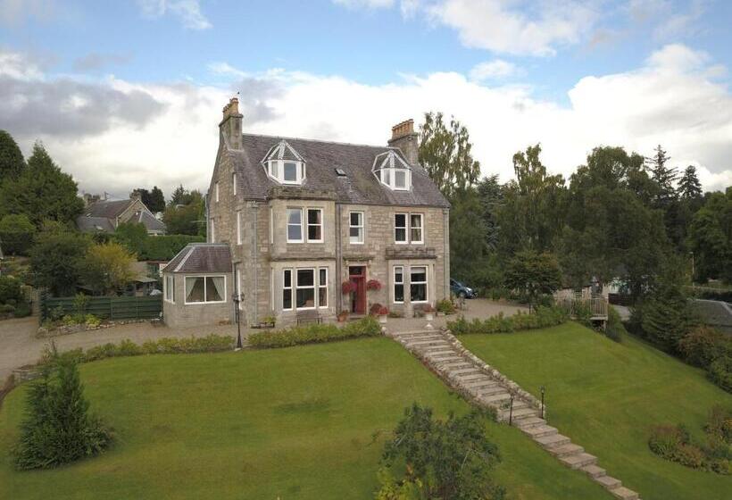 بنسيون The Poplars Guest House