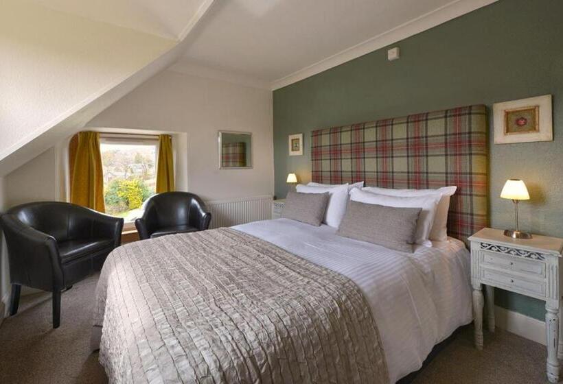 بنسيون The Poplars Guest House