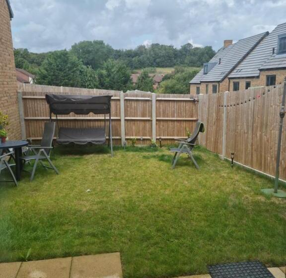 ペンション Trundle Bed With Office Desk, Small Room