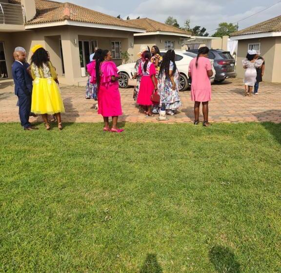 פנסיון Umbumbulu Nokusho Guesthouse