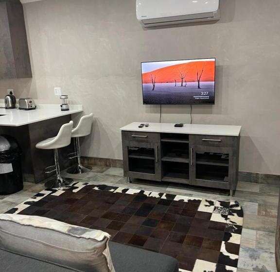 ペンション Upper Room Guesthouse