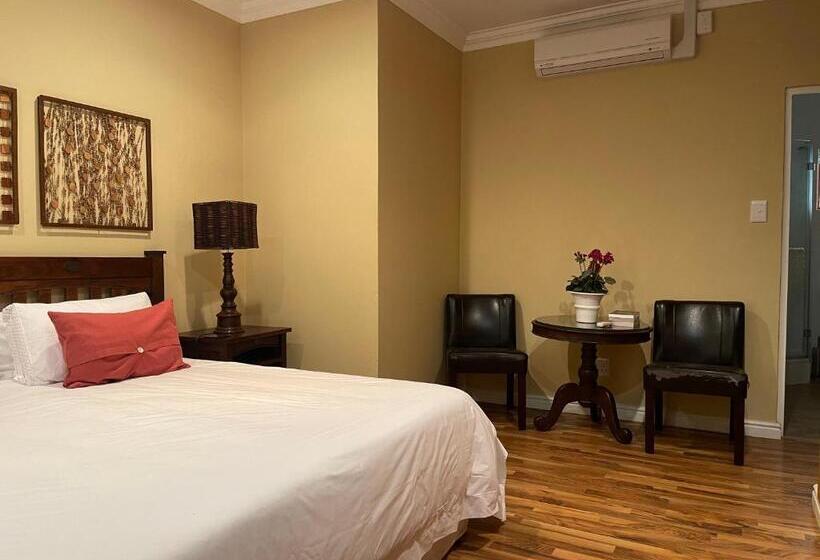 ペンション Upper Room Guesthouse