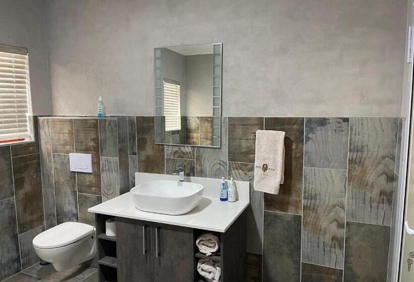 ペンション Upper Room Guesthouse