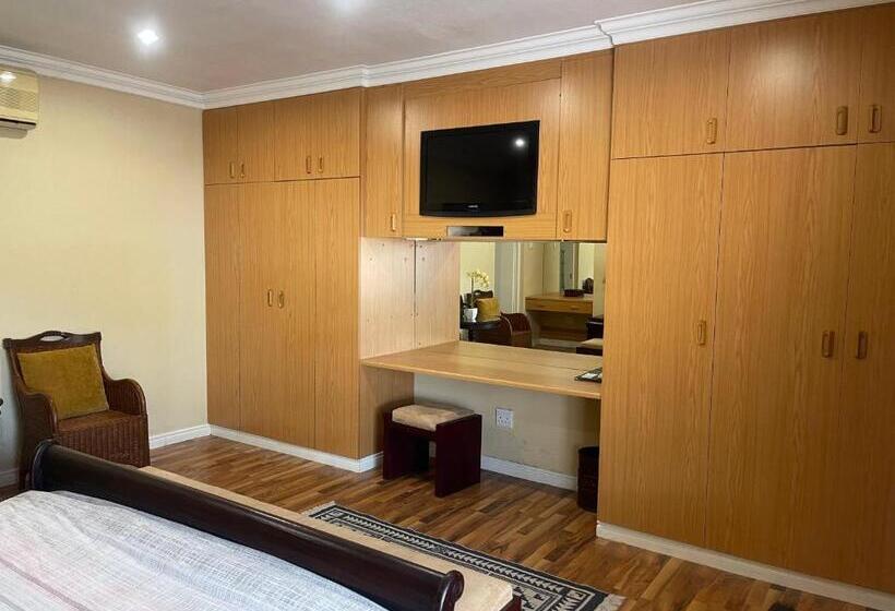 ペンション Upper Room Guesthouse