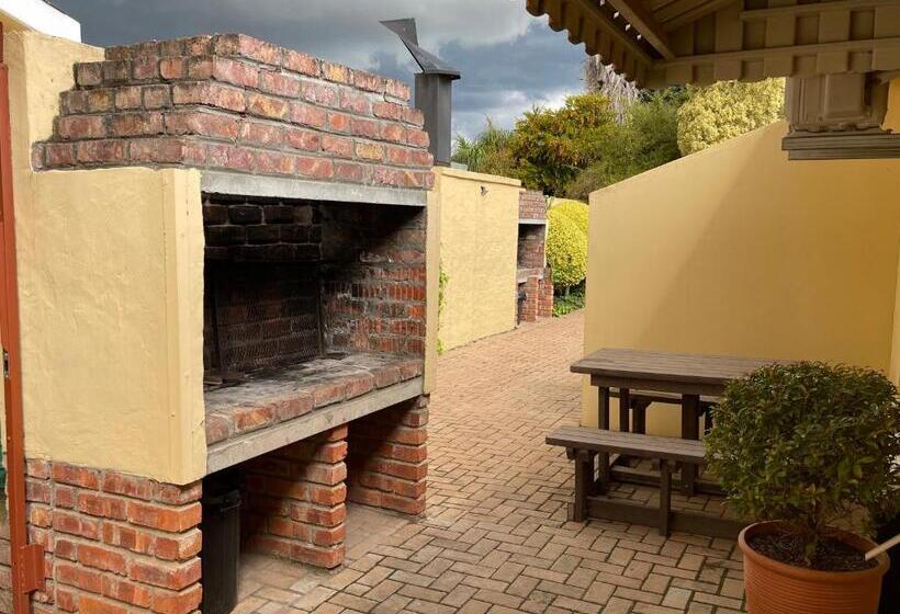 ペンション Upper Room Guesthouse