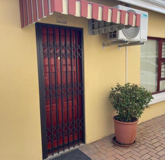 ペンション Upper Room Guesthouse