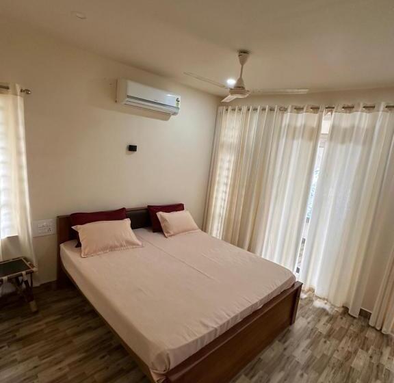 Santa Maria Hostel Munroe Island