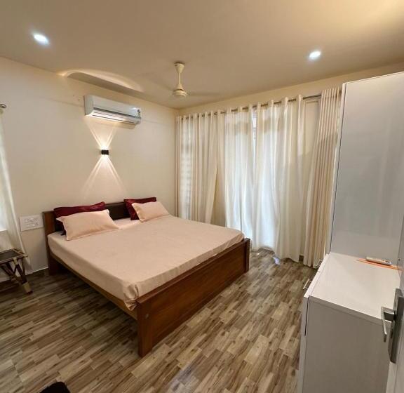 Santa Maria Hostel Munroe Island