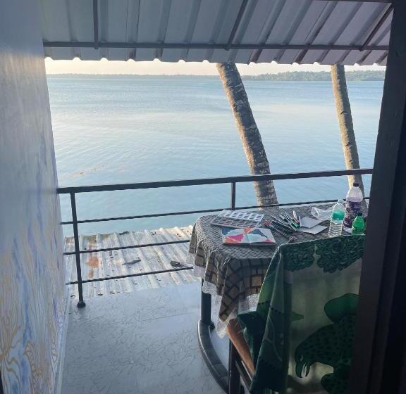 Santa Maria Hostel Munroe Island