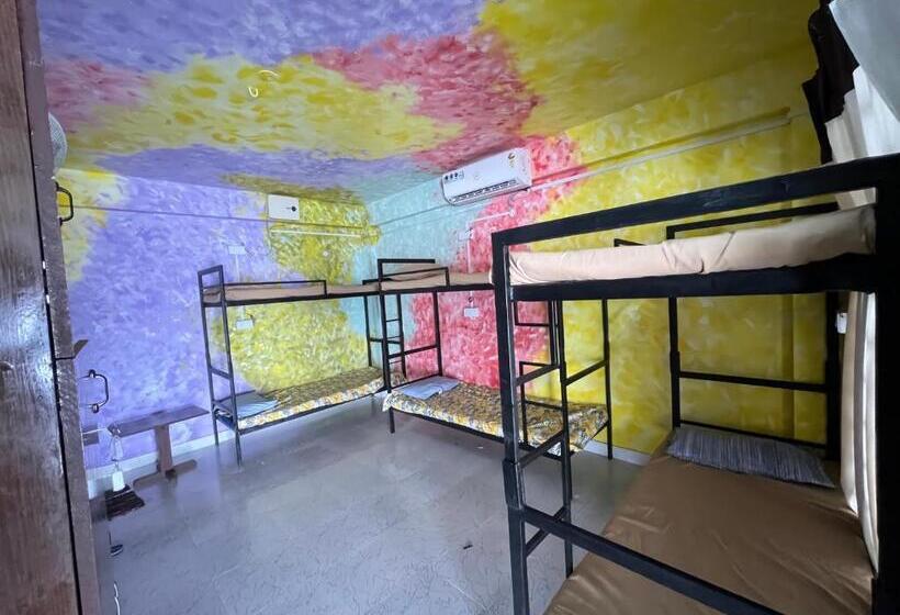 Santa Maria Hostel Munroe Island