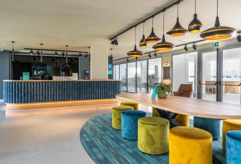 Student Experience Madrid Pozuelo   Luxury Hostel