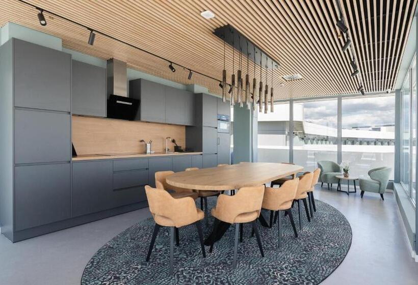 Student Experience Madrid Pozuelo   Luxury Hostel